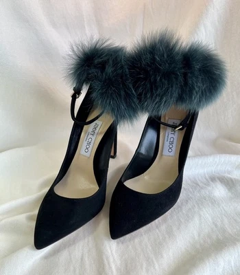 Zapatos de salón Jimmy Choo de gamuza negros de tacón alto con pompones de piel de zorro, talla 37/US 7 Foto 1 de 4