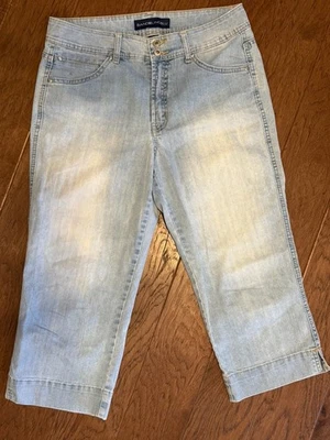 "Pantalones cortos/capri de mezclilla azul para mujer Bandolino talla 10 con entrepierna de 20""" Foto 1 de 4