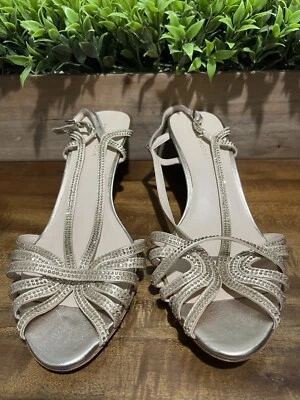 Salto feminino Pelle Moda Rochell platina dourado biqueira aberta 1,5 polegadas tamanho 9,5 NOVO - Imagem 1 de 4