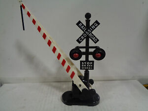 VINTAGE LIONEL #2162 O GAUGE CROSSING GATE WITH FLASHING RED LIGHTS NEAR MINT