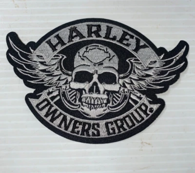 NUEVO - Parche de calavera plateada alada pequeña ~ Harley Davidson Owners Group H.O.G. Foto 1 de 2