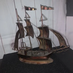 Modelo de velero de barco de 3 mástiles de metal vintage - hermosa pieza de manto/estante - Imagen 1 de 8