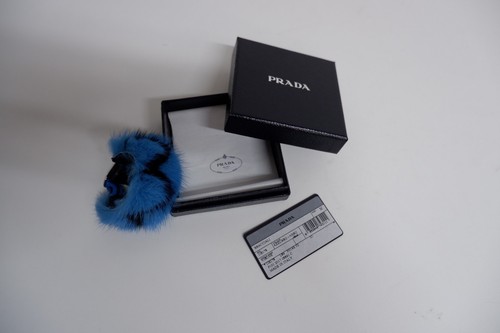 Bracciale donna Prada NUOVO IN SCATOLA braccialetto pelliccia visone blu nero prezzo di listino £295