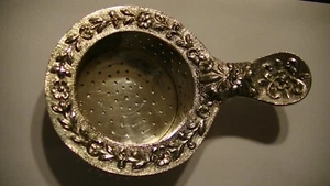 REPOUSSE FLORAL FLOWER 0,800 SILBER SIEB HANDGEFERTIGT SIGNIERT VERZIERT HOHLEWARE - Bild 1 von 18