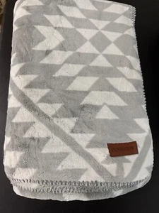berkshire life heirloom collection oversized throw 60 X 70 - Picture 1 of 2