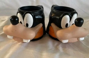 Due tazze vintage Disney Pippo plastica tazza bambini scolpite 3D da Applausi - Foto 1 di 9
