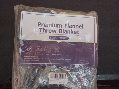 Manta de franela BRILLA EN LA OSCURIDAD 50" X 60" DINOSAURIO FLUORESCENTE NUEVO SELLADO Foto 1 de 4