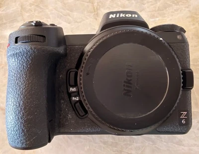 Solo cuerpo de cámara sin espejo Nikon Z6 24,5 MP (conteo de obturadores = 1672) y adaptador FTZ Foto 1 de 4