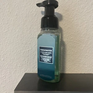 Bath & Body Works Gentle Foaming Hand Soap Freshwater - Bild 1 von 3