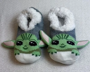Baby Yoda Mandalorian Unisex Fuzzy Babba Sherpa Slippers - Picture 1 of 4