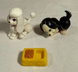 Vintage Littlest Pet Shop - Playful Puppies - 2 Dogs with Food Dish - Picture 1 of 2