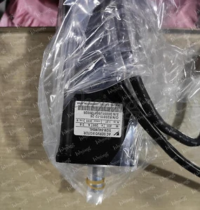 Servomotor Yaskawa SGM-04UWB4L 1 PIEZA NUEVO - Imagen 1 de 1