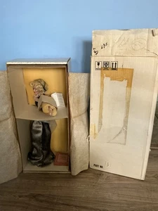 NIB Franklin Mint Glittering Glamorous Golden Marilyn Monroe Doll stand/shipper - Picture 1 of 6