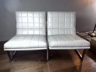 Sofá dos asientos vintage de cuero blanco de mediados de siglo MCM Foto 1 de 4