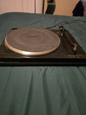 Sanyo TP 660 проигрыватель с ременным приводом с автоматическим возвратом - Изображение 1 из 4