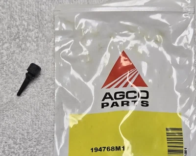 UN (1) PARACHOQUES CAPÓ MASSEY FERGUSON 1080 165 175 180 231 240P 30 302 60 194768M1 Foto 1 de 2