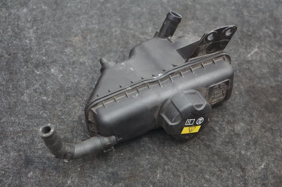 Depósito de dirección asistida OEM 17132284601 Bmw M4 Competition F82 2015-2020 Foto 1 de 4