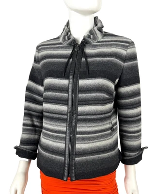 $1K Abrigo Chaqueta de Lana Akris 12 US 48 IT 42 D L Gris Blanco Imitación Cuero Cremallera Pasarela Foto 1 de 4