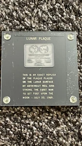 Apollo 11 silver Lunar Plaque in case - Picture 1 of 5