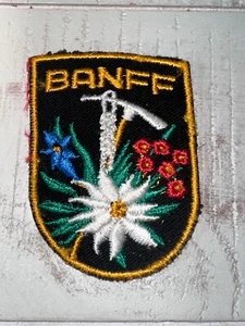 Vintage lot of 2 patches from Moraine Lake Banff National Park, Alberta, Canada - Picture 1 of 9