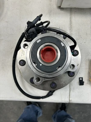 Buje de rueda delantera Ford F-250 Super Duty 2003-2004 4x4 4 ruedas ABS SRW B2 Foto 1 de 4