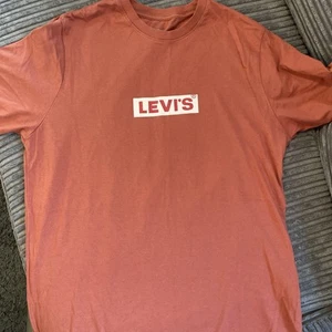 Levi Womens T Shirt Small Pink - Picture 1 of 4