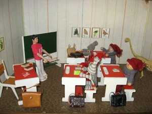 Frade mobili scolastici, anni '70 per casa delle bambole - Foto 1 di 6