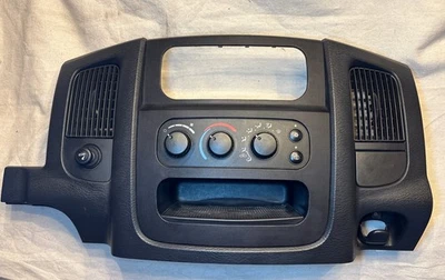 02-05 Dodge Ram 1500 2500 rádio controle climático painel acabamento moldura e aberturas 03 04 - Imagem 1 de 4