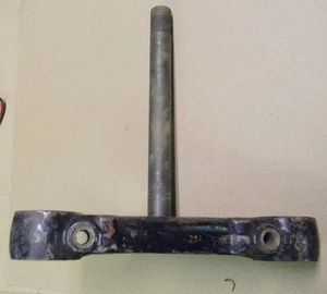 TRIUMPH BSA 650 OIL IN FRAME LOWER FORK YOKE 1971 1972 - Picture 1 of 1