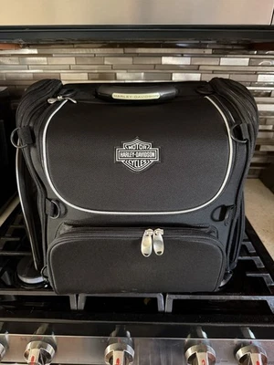 Bolsa de equipaje de turismo Harley-Davidson con barra y escudo cubierta de lluvia de nailon negra Foto 1 de 4