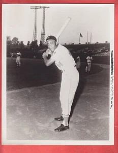 1959 BALTIMORE ORIOLES 8 X 10 GLOSSY TYPE 1 WILLIE TASBY ROOKIE - Picture 1 of 2