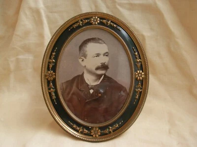 АНТИКВАРНАЯ ФРАНЦУЗСКАЯ ПОЗОЛОЧЕННАЯ БРОНЗОВАЯ ЛАТУННАЯ ДВУХПОЗИЦИОННАЯ ФОТОРАМКА, НАЧАЛО 20 ВЕКА - Изображение 1 из 4