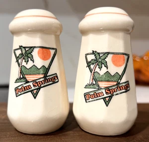 Palm Springs MCM Retro Salt & Pepper Shakers Kitschy Souvenir Palm Trees Vintage - Picture 1 of 4