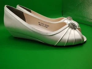  Bridal Wedding Shoes Satin With Cluster Rhinestone Kelsey Style 8 Medium - Picture 1 of 5