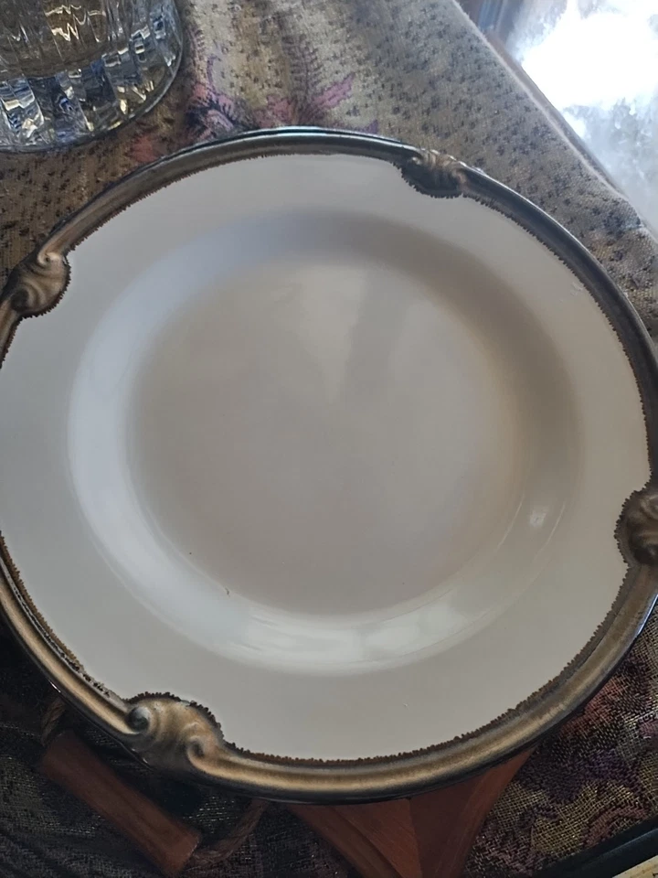 Certificado Internacional 2 Platos de Cena 9.5 en Blanco y Marrón Borde Keridesign. Foto 1 de 3