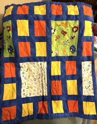 ABC y Animales Edredón Niño Bebé Manta Guardería Decoración Pared Hecha a Mano 38x32 Usado en Excelente Condición Foto 1 de 4