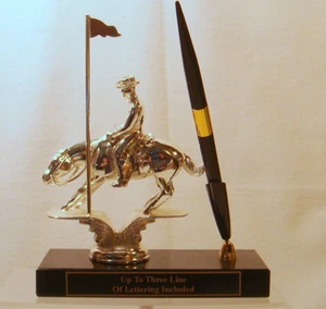 VINTAGE METAL RODEO FLAGE RACING HORSE SILVER PEN SET WESTERN HORSE HORSES - Imagen 1 de 6
