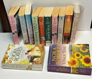 Lot of 12 Nora Roberts Romance Paperback Books MIX - Foto 1 di 3