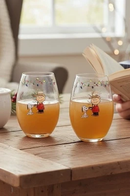 Juego de 2 vasos sin tallo de Navidad Peanuts Charlie Brown 60 aniversario Foto 1 de 4