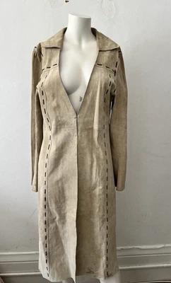 Gabardina de cuero gamuza con sello húmedo-gran cierre de ojo de gancho sin forro extra largo Foto 1 de 4