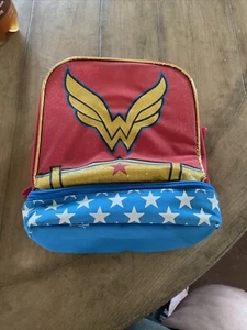 NUEVO Bolso de Mano Lonchera Mujer Maravilla Capa Desmontable DC Superhéroe Niñas Brillo  - Imagen 1 de 1