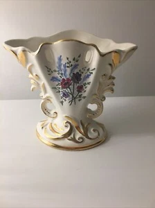 Unicorn 251/2 England Cream Vase Hand Painted 13.5cm Tall Floral Signed Pretty - Imagen 1 de 9