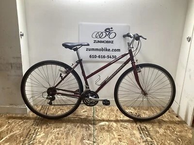 Bicicleta híbrida Diamondback Crestview 700x40c, quadro cromoly de 16,5 pol., freios cantilever - Imagem 1 de 2