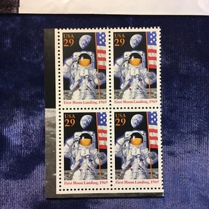 NANEE-B) STAMP-MOON LANDING # 2841,29C, M OG NH, 1994 , BLK OF 4 , Z13 FR SHIP - Picture 1 of 3