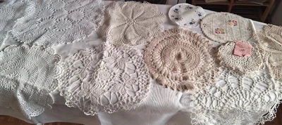 Lot 15 napperons anciens fait main crochet et broderie - Photo 1/4