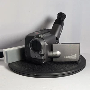 SONY Handycam CCD-TRV30 Hi8 Digital Zoom New Battery - Needs Charger - Picture 1 of 16