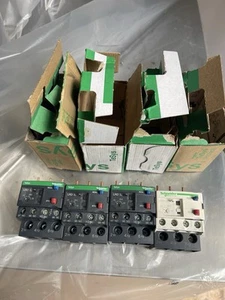 4 schneider electric LRD32 Overload Relay - Picture 1 of 3