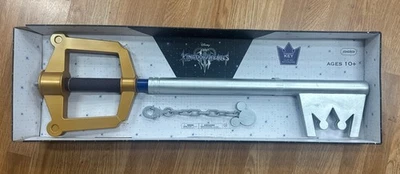 PDP Disney Kingdom Hearts Kingdom Keyblade tamaño completo utilería Foto 1 de 4