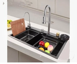 Schwarze Edelstahl Küchenspüle, Wasserfall-Design, 68cm*45cm, mit Zubehör - Bild 1 von 2