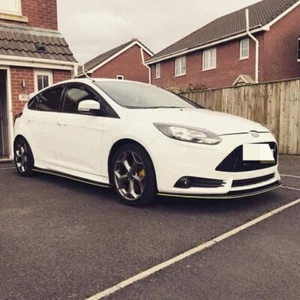 FORD FOCUS MK3 ST PRE-FACELIFT LABBRA ANTERIORI SPLITTER (plastica Abs nera lucida alta) - Foto 1 di 2